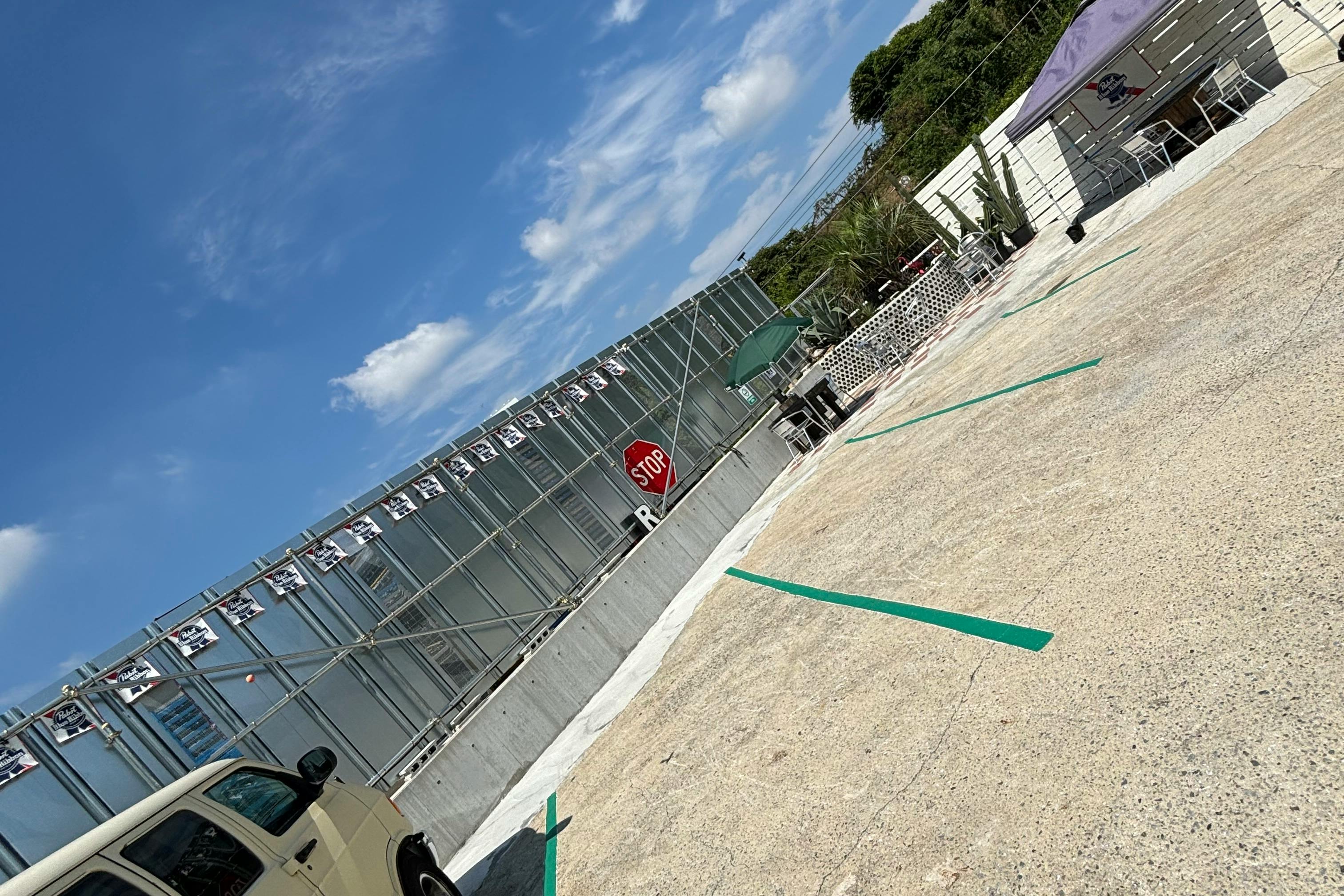 【横浜市神奈川区羽沢町】ポップアップストアや撮影に適したアメリカ風の雰囲気が漂う屋外スペース