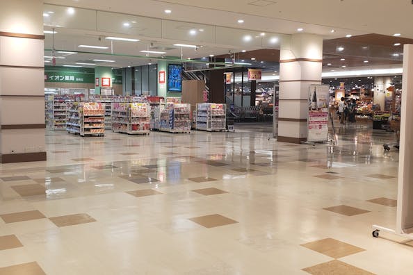 【イオン京都洛南SC】各種プロモーションや物販、食物販のポップアップストアに最適な正面入口前イベントスペース