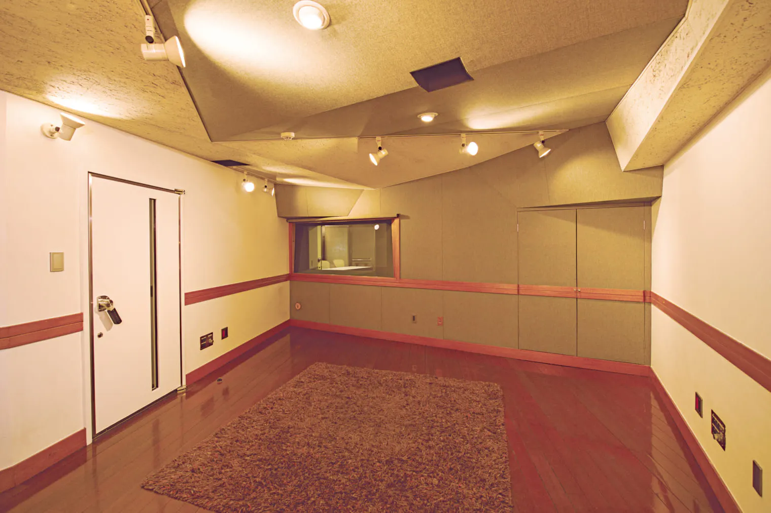 【駒沢大学駅6分】プロモーション用撮影や各種レコーディングに最適な自然光のあるアーティスト向けレコーディングスタジオ