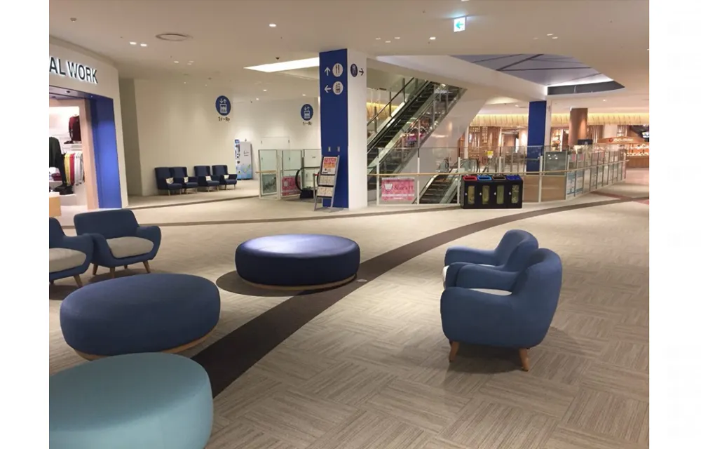 【ららぽーと名古屋みなとアクルス】3階 北西エスカレーター前
