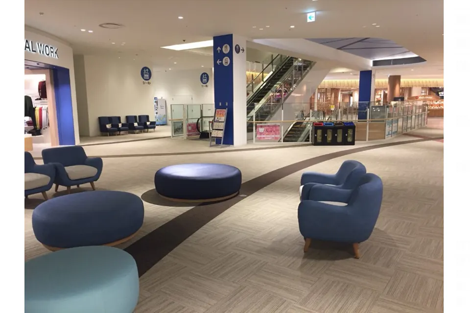 【ららぽーと名古屋みなとアクルス】3階 北西エスカレーター前