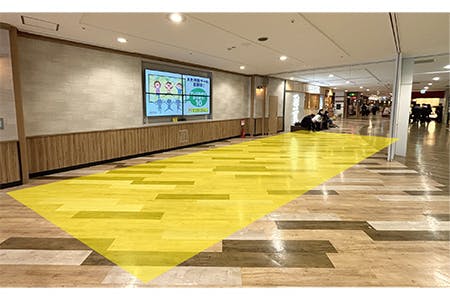 【イオン新浦安SC】プロモーションや物販に最適な4F大型ビジョン前スペース