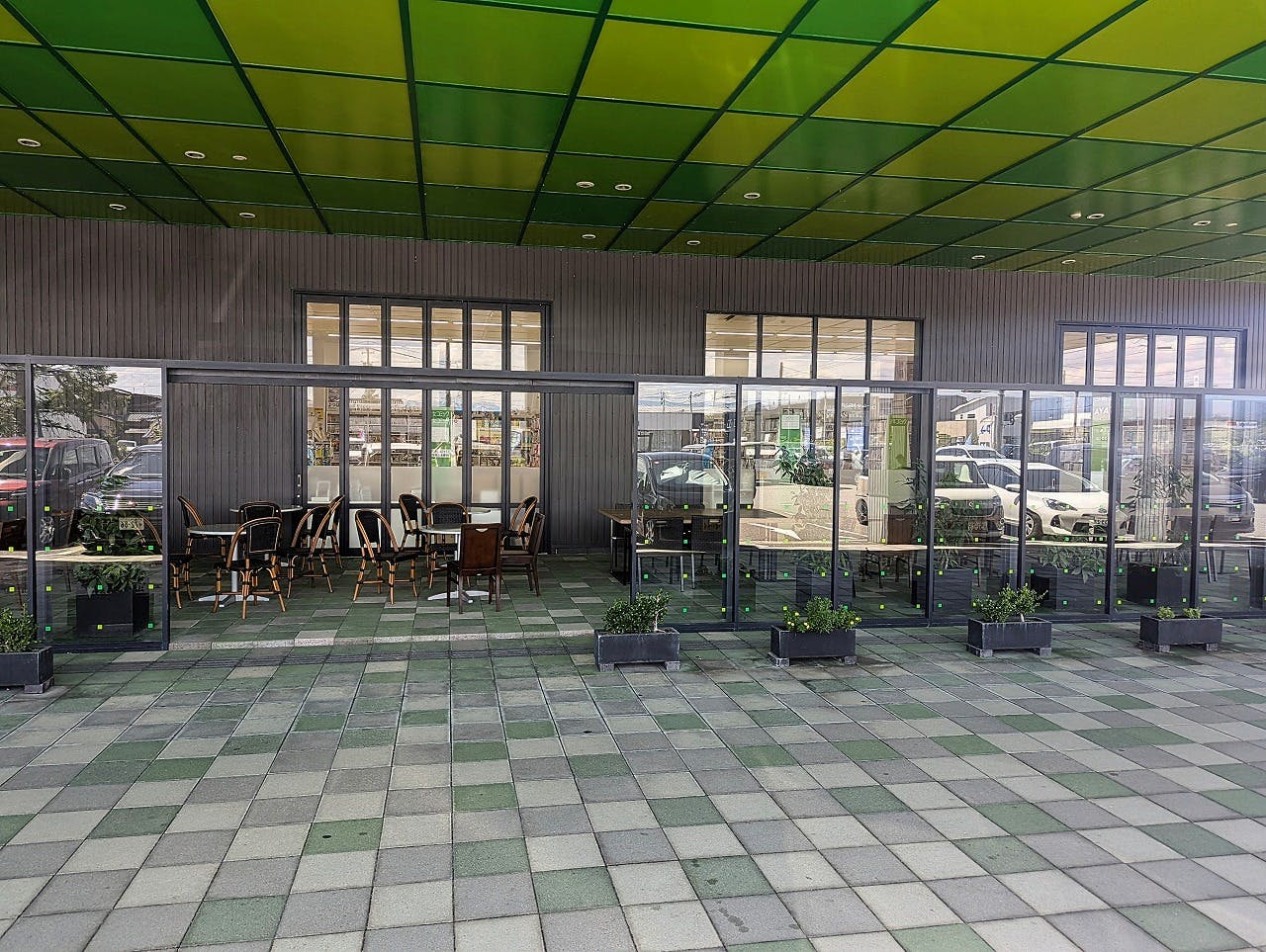 【明文堂書店TSUTAYA KOMATSU店】ポップアップストアやプロモーションに適したテラススペース