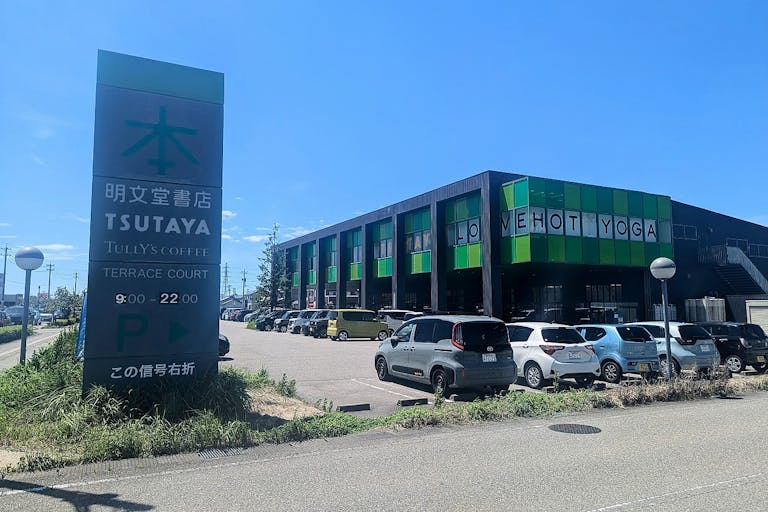 【明文堂書店TSUTAYA KOMATSU店】ポップアップストアやプロモーションに適したテラススペースの画像1