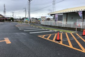 【ダイナム群馬藤岡店ゆったり館】キッチンカー出店やプロモーションイベントに最適なアミューズメント施設のイベントスペース(①店舗駐車場)