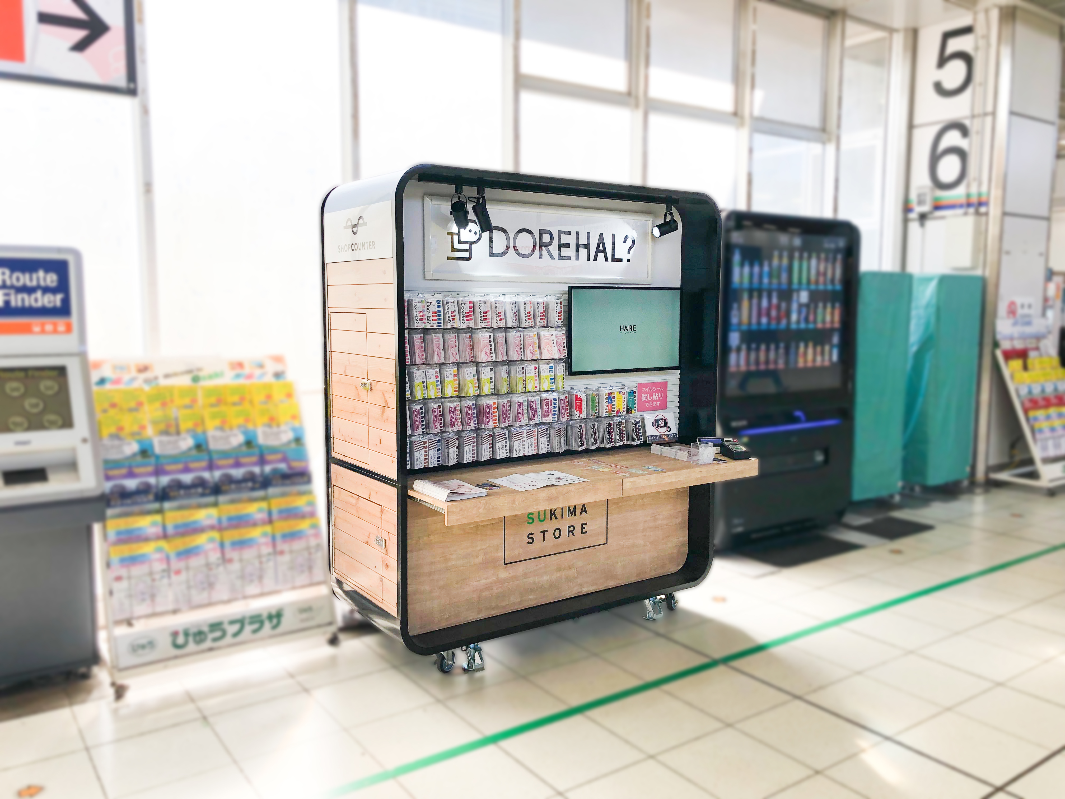 SUKIMA Store専用什器をご利用いただけます。写真は大崎駅での実施風景の参考情報となります