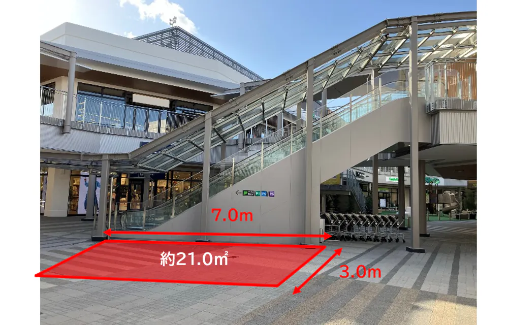 【三井アウトレットパーク 岡崎】中央北エスカレーター横