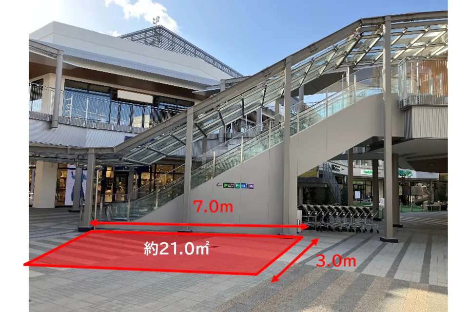 【三井アウトレットパーク 岡崎】中央北エスカレーター横