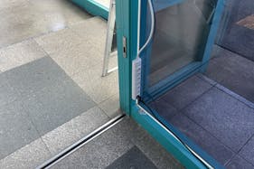 【ダイナム湯沢店】キッチンカーやプロモーションイベントに最適なアミューズメント施設のイベントスペース(店舗正面)