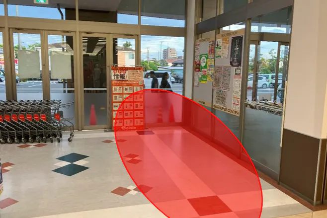 【ベイシア 市原八幡店】エスカレーター前スペース 販促プロモーションに最適なスーパー店内催事イベントスペース