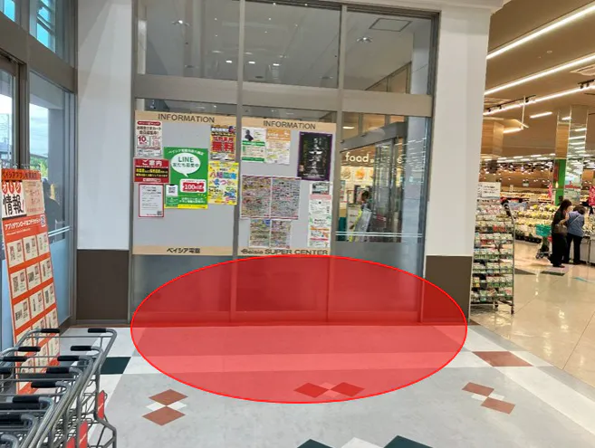 【ベイシア 市原八幡店】エスカレーター前スペース 販促プロモーションに最適なスーパー店内催事イベントスペース