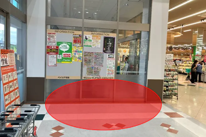 【ベイシア 市原八幡店】エスカレーター前スペース 販促プロモーションに最適なスーパー店内催事イベントスペース