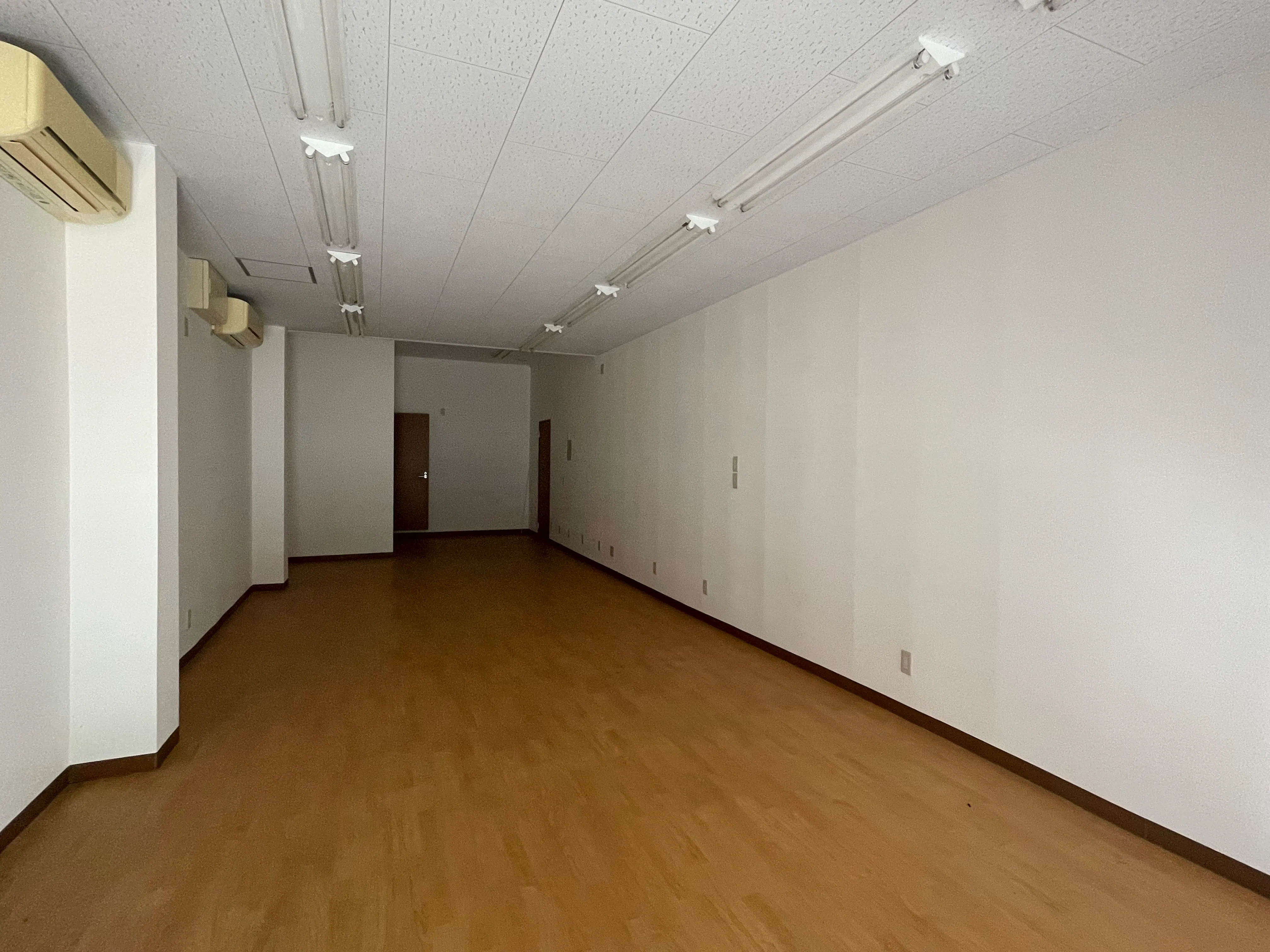 【府中駅北口一階西側|駅2分】白壁×木目調の32㎡路面1Fポップアップや展示会等に最適なスペース