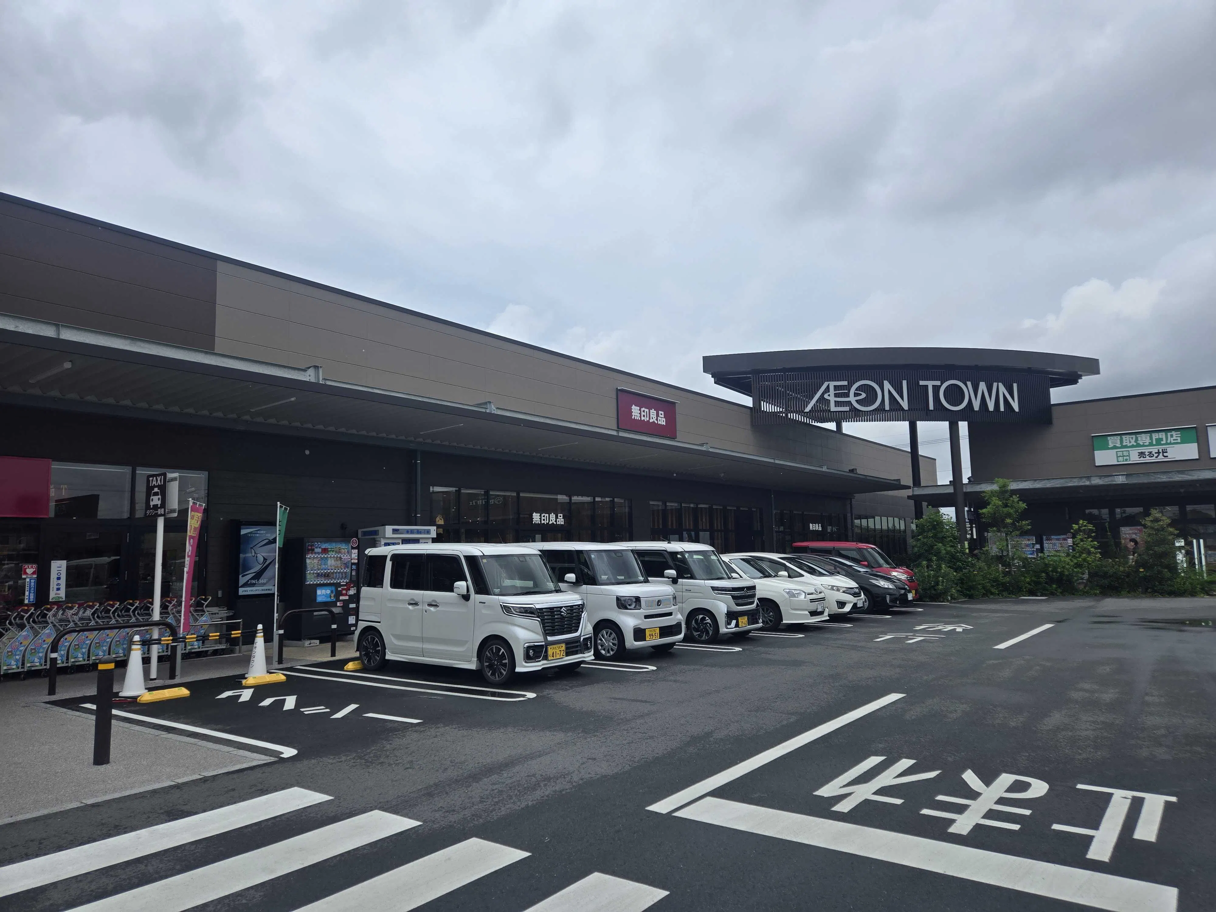 【イオンタウン浜松新橋】キッチンカーに最適な大型スーパーにあるキッチンカースペース