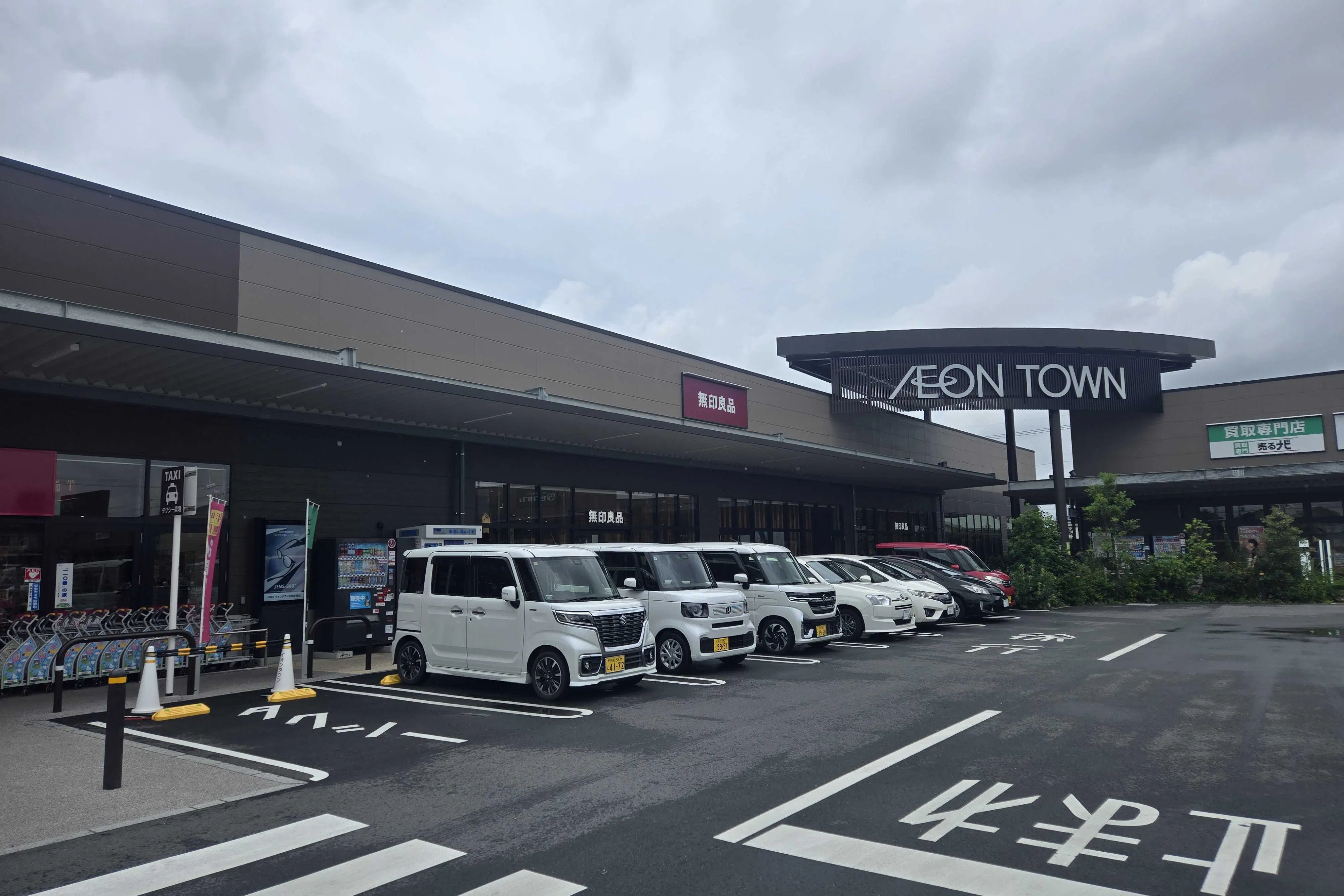 【イオンタウン浜松新橋】キッチンカーに最適な大型スーパーにあるキッチンカースペース