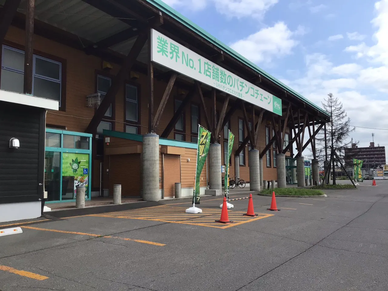 【ダイナム旭川近文店ゆったり館】キッチンカーに最適なアミューズメント施設のイベントスペース(出入口)