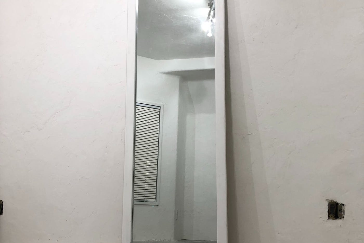 【高円寺駅4分】アパレルの展示会やポップアップストアに最適な白壁のイベントスペース