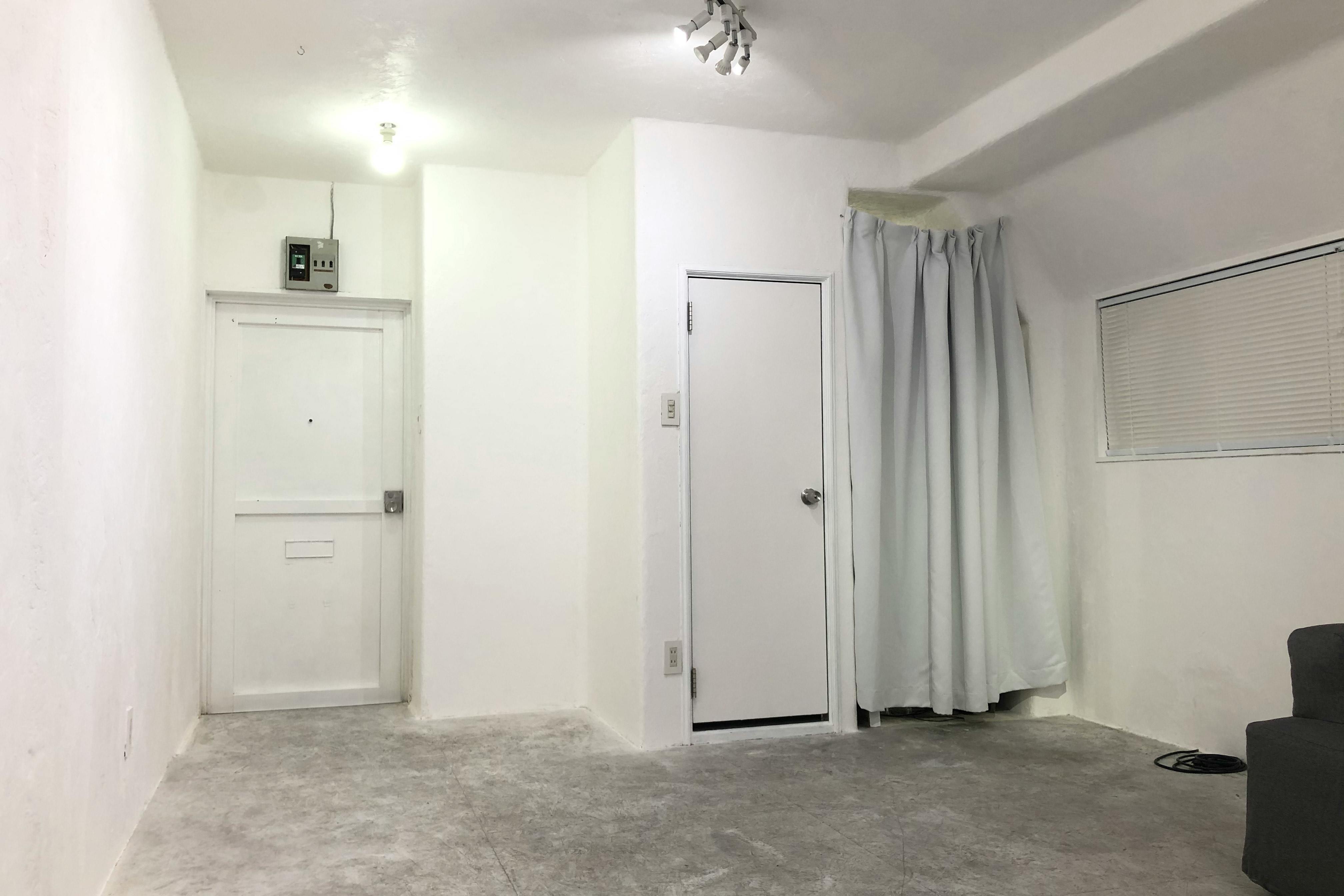 【高円寺駅4分】アパレルの展示会やポップアップストアに最適な白壁のイベントスペース