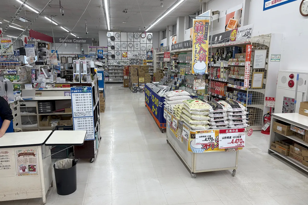 【サンデー北村山店】レジ脇 食物販やプロモーション等の出店に最適なホームセンター店内のイベントスペース
