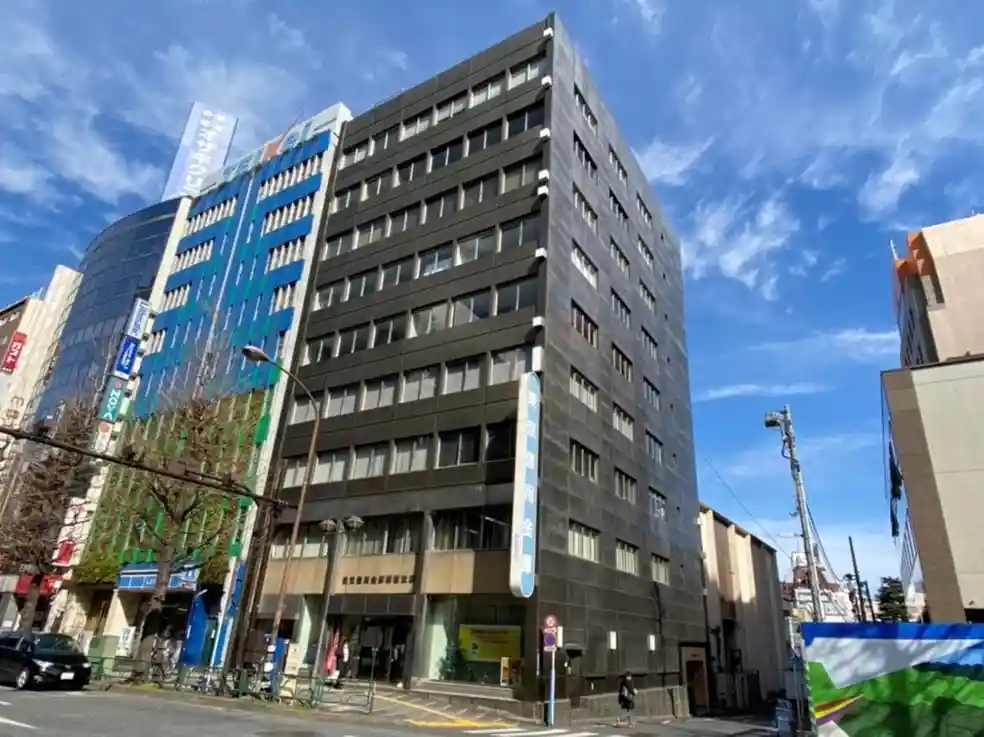 【新宿三丁目駅３分】セミナーに適した白を基調とした明るい雰囲気な貸切スペースの画像7