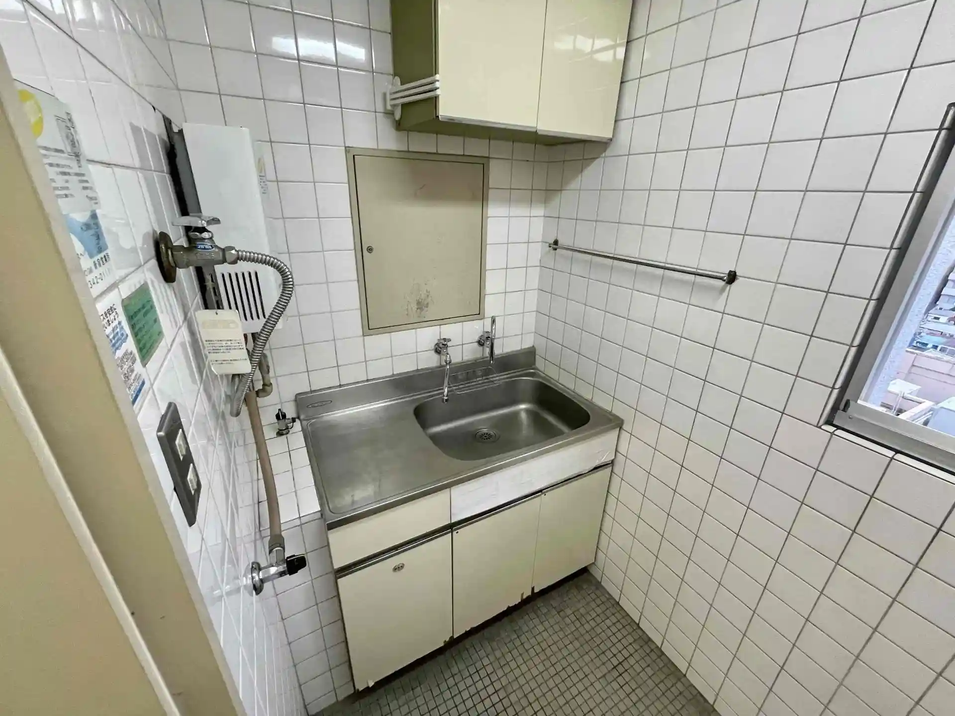 【新宿三丁目駅３分】セミナーに適した白を基調とした明るい雰囲気な貸切スペースの画像6