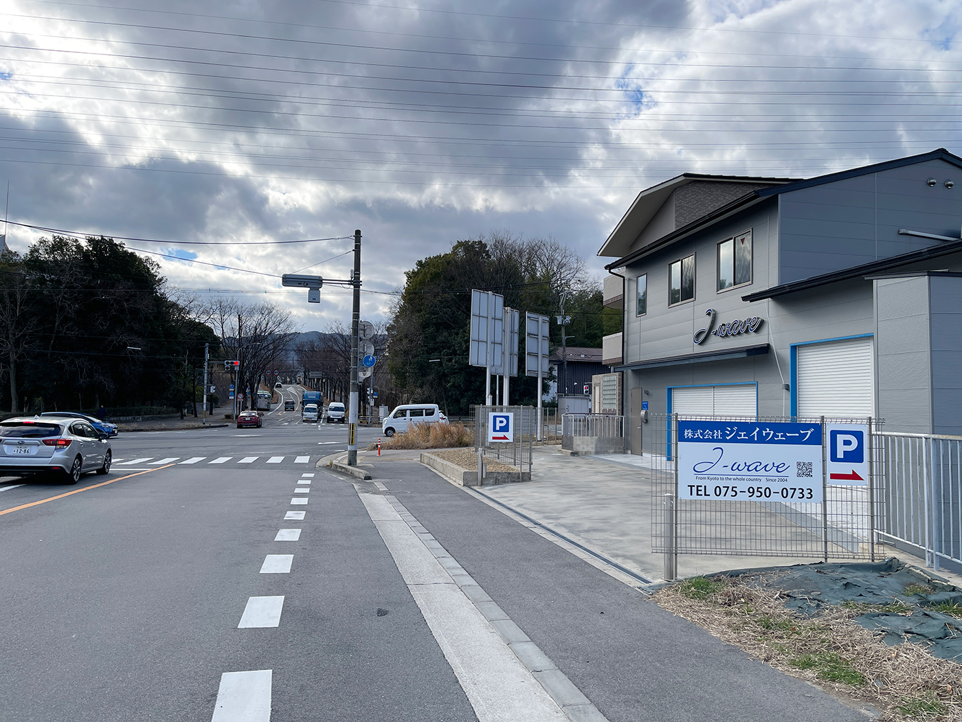 【京都府京都市西京区】キッチンカー出店に最適！京都洛西・国道9号線に面する「国道沓掛口」交差点北西角地にある約30坪の路面イベントスペース