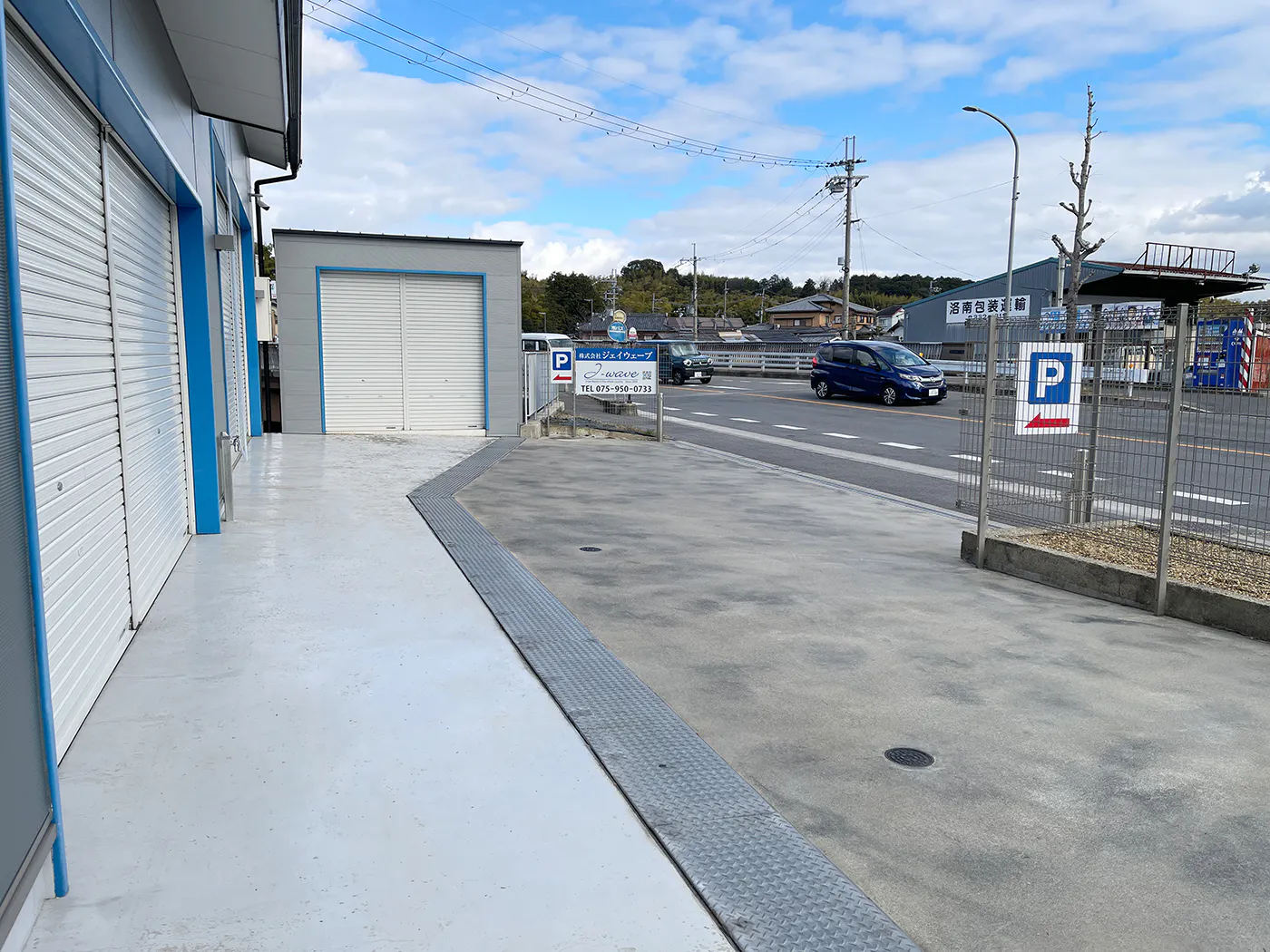 【京都府京都市西京区】キッチンカー出店に最適!京都洛西・国道9号線に面する「国道沓掛口」交差点北西角地にある約30坪の路面イベントスペース