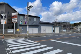 【京都府京都市西京区】キッチンカー出店に最適!京都洛西・国道9号線に面する「国道沓掛口」交差点北西角地にある約30坪の路面イベントスペース