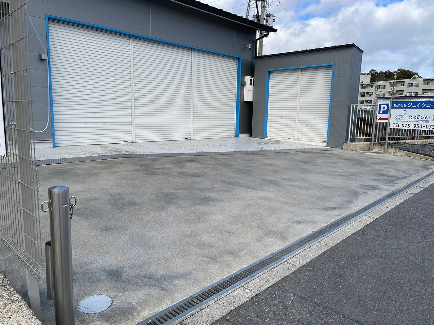 【京都府京都市西京区】キッチンカー出店に最適!京都洛西・国道9号線に面する「国道沓掛口」交差点北西角地にある約30坪の路面イベントスペース