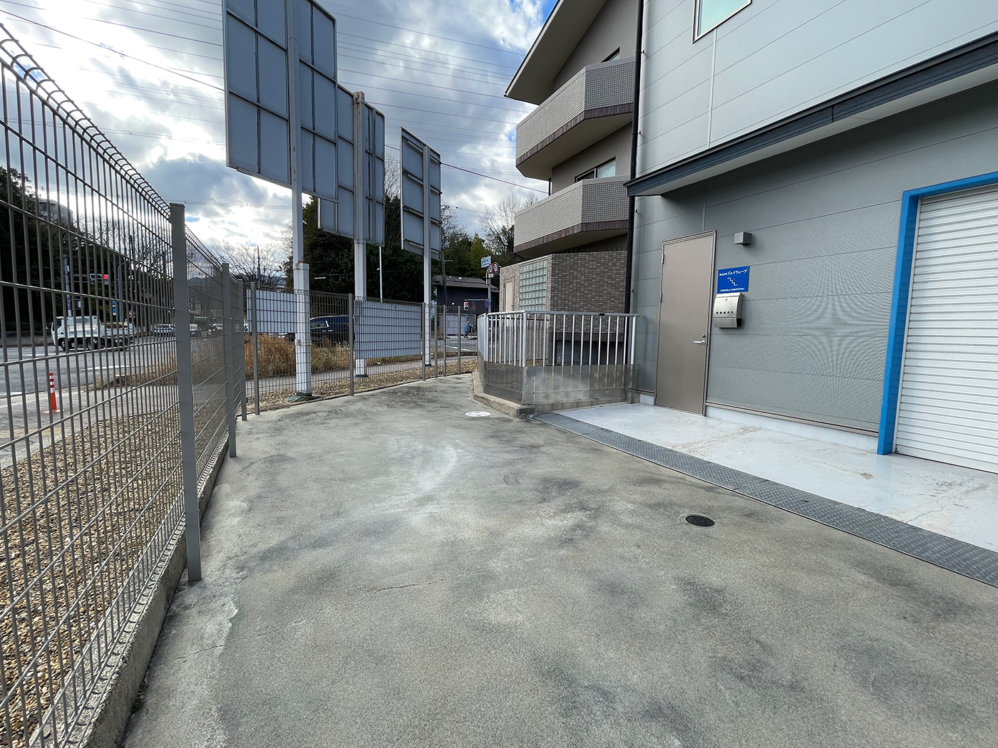 【京都府京都市西京区】キッチンカー出店に最適！京都洛西・国道9号線に面する「国道沓掛口」交差点北西角地にある約30坪の路面イベントスペース