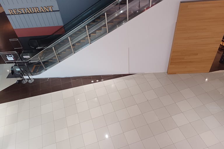 【イオンモール木更津】1F 中央エスカレーター横の画像1