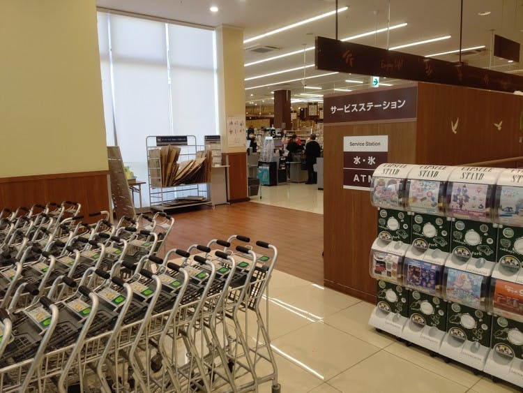 【マミーマート神明町】プロモーションに利用可能な2階エスカレーター前スペース