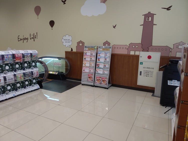 【マミーマート神明町】プロモーションに利用可能な2階エスカレーター前スペース