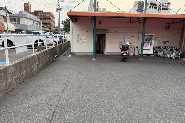 【ゆめマート 若園】屋外 入口正面 キッチンカーや販促プロモーションにおすすめな催事イベントスペースの画像8