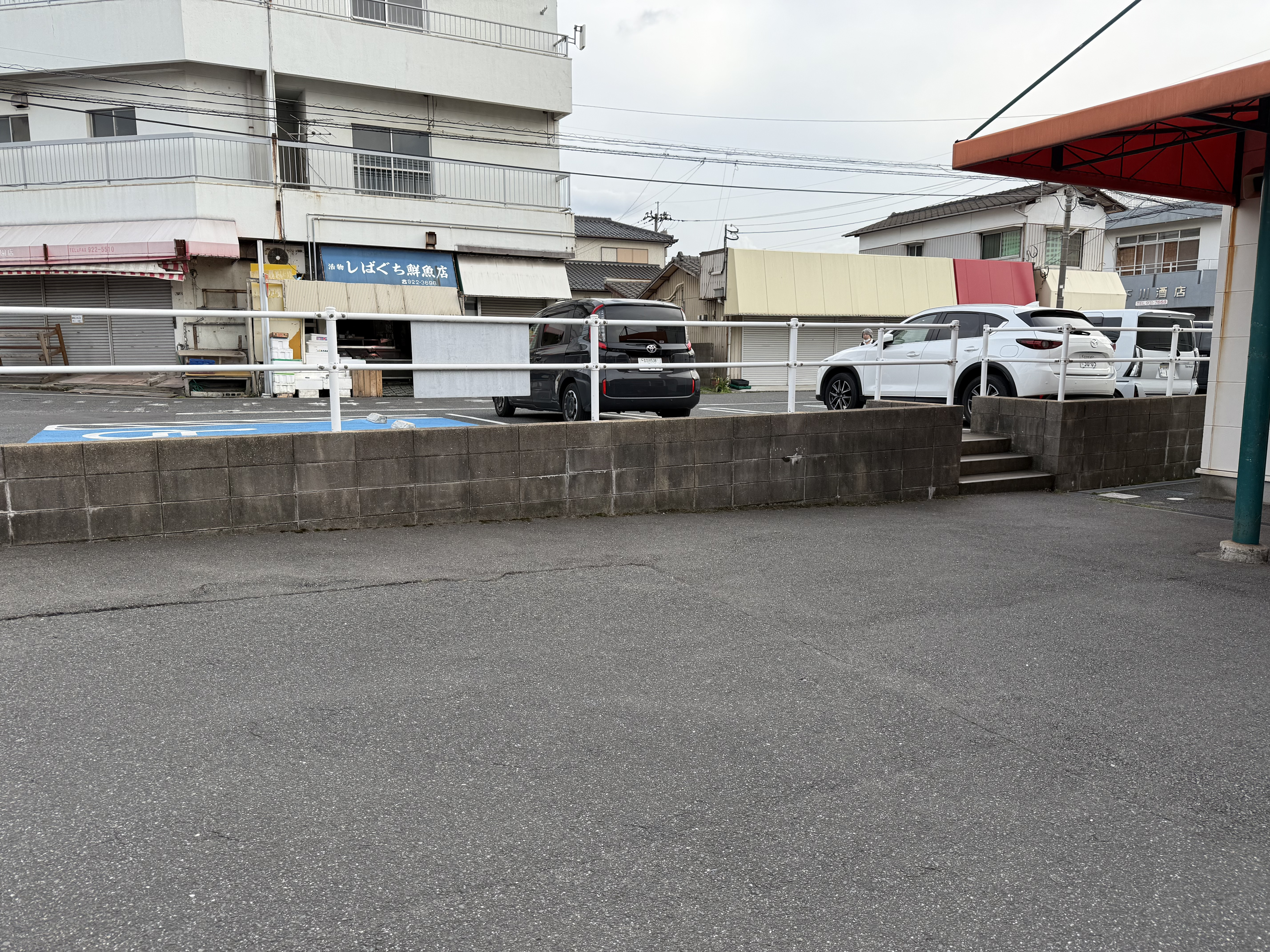 【ゆめマート 若園】屋外　入口正面　キッチンカーや販促プロモーションにおすすめな催事イベントスペース