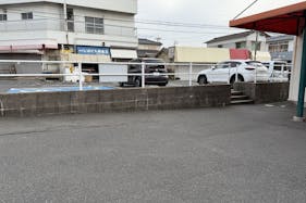 【ゆめマート 若園】屋外 入口正面 キッチンカーや販促プロモーションにおすすめな催事イベントスペース