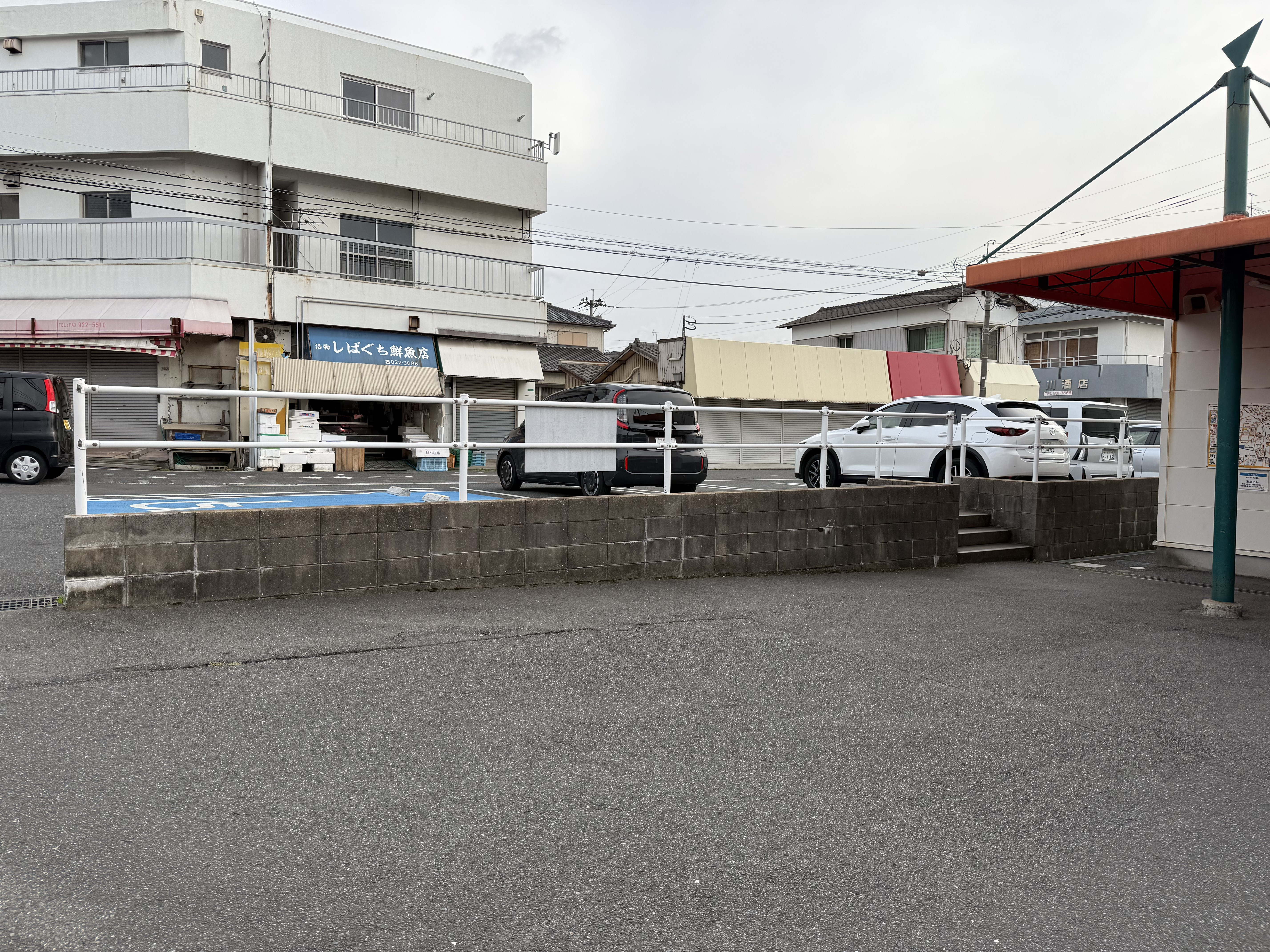 【ゆめマート 若園】屋外　入口正面　キッチンカーや販促プロモーションにおすすめな催事イベントスペース