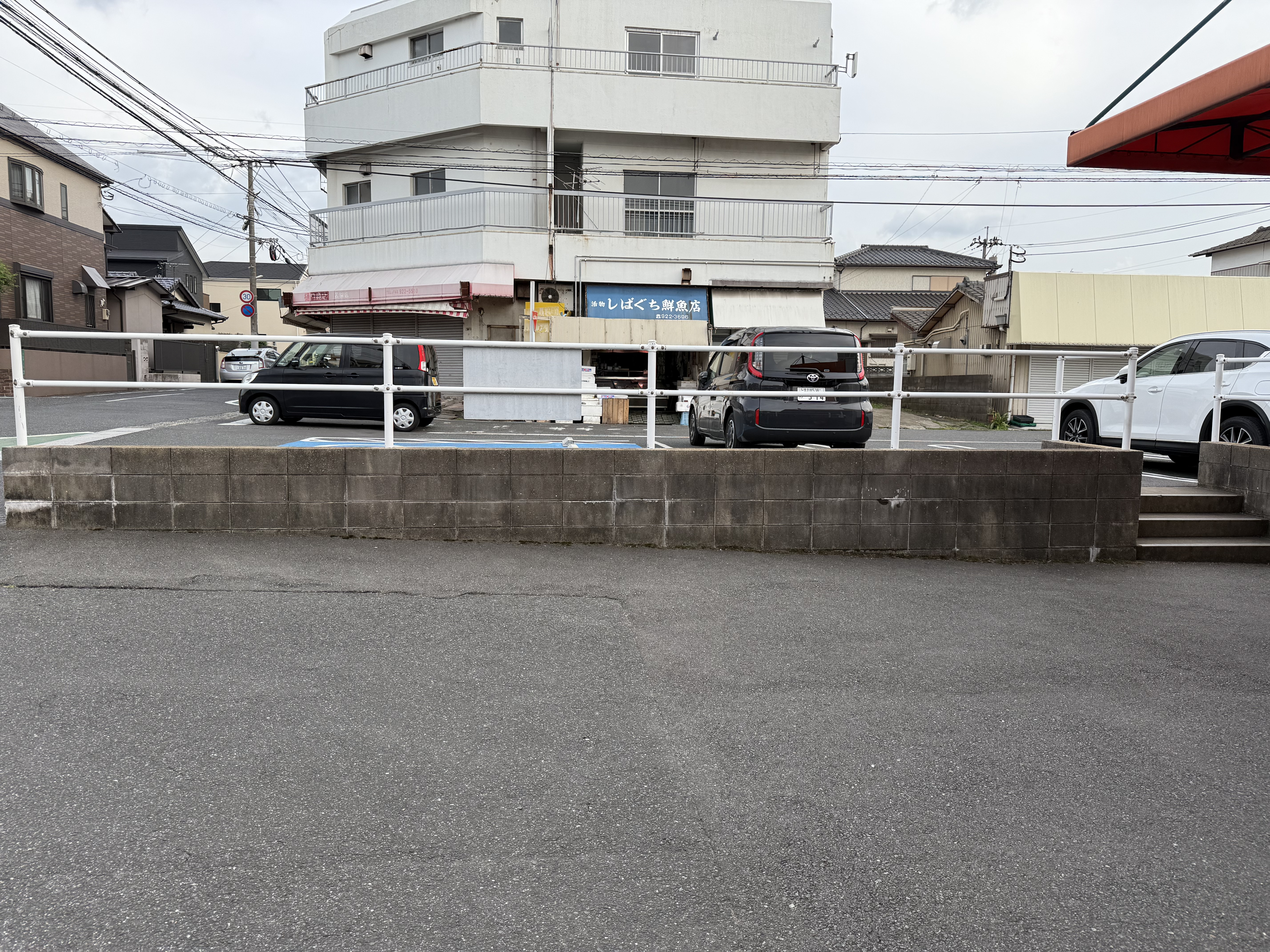 【ゆめマート 若園】屋外　入口正面　キッチンカーや販促プロモーションにおすすめな催事イベントスペース