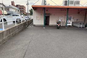 【ゆめマート 若園】屋外 入口正面 キッチンカーや販促プロモーションにおすすめな催事イベントスペース