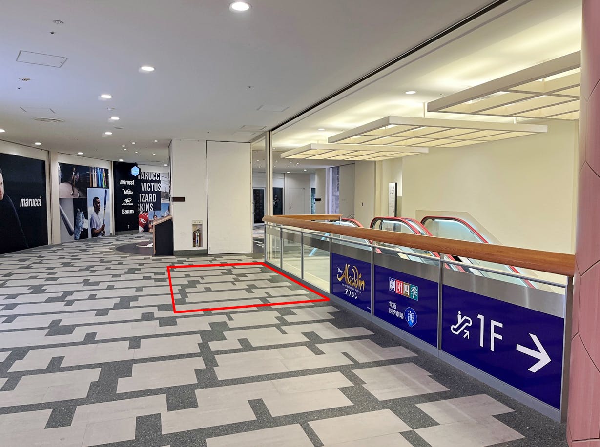 【カレッタ汐留】各種ポップアップやPRイベント等に最適な複合施設B1階エスカレーター横にあるスペース
