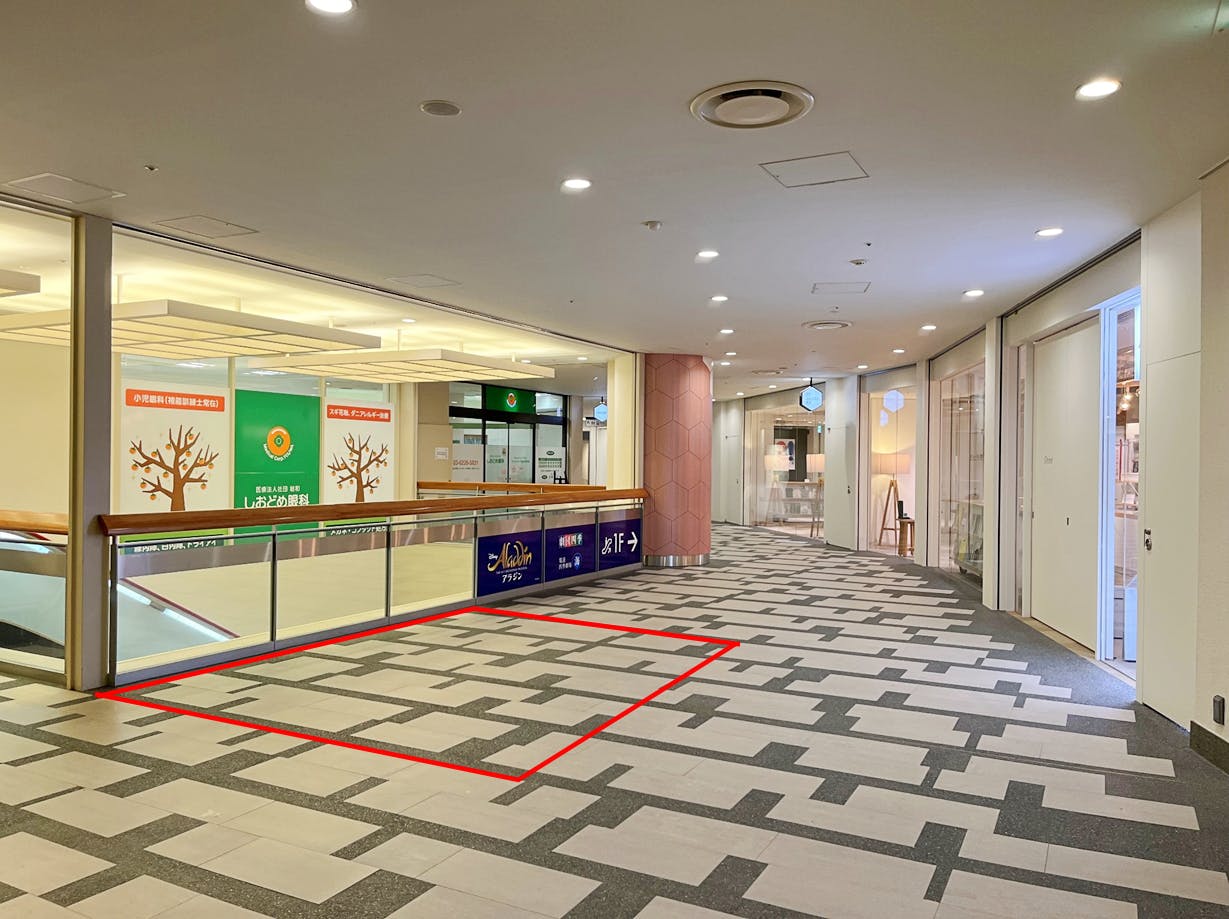 【カレッタ汐留】各種ポップアップやPRイベント等に最適な複合施設B1階エスカレーター横にあるスペース