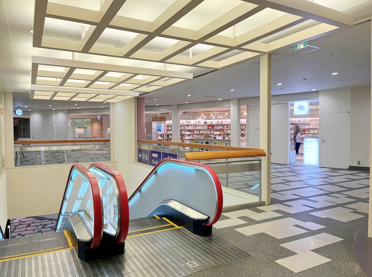 【カレッタ汐留】各種ポップアップやPRイベント等に最適な複合施設B1階エスカレーター横にあるスペース