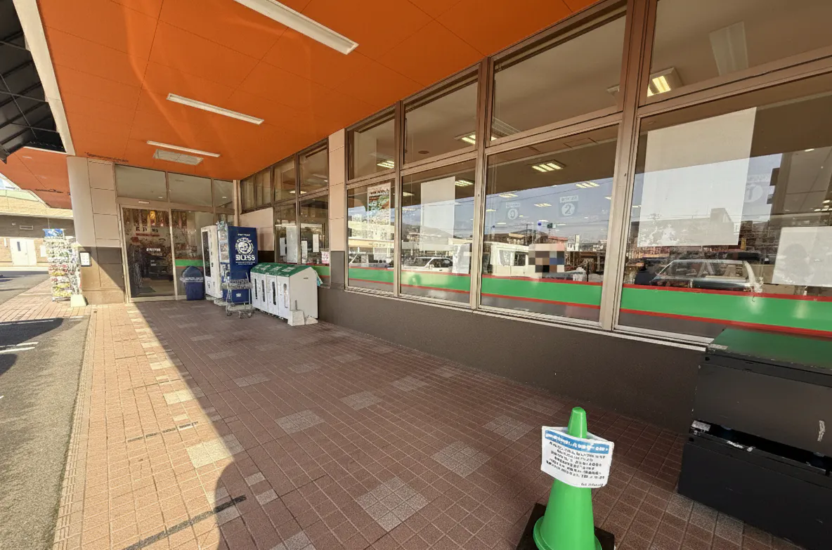 【Aコープみよし店】食物販や販促イベントに最適な屋外軒下スペース