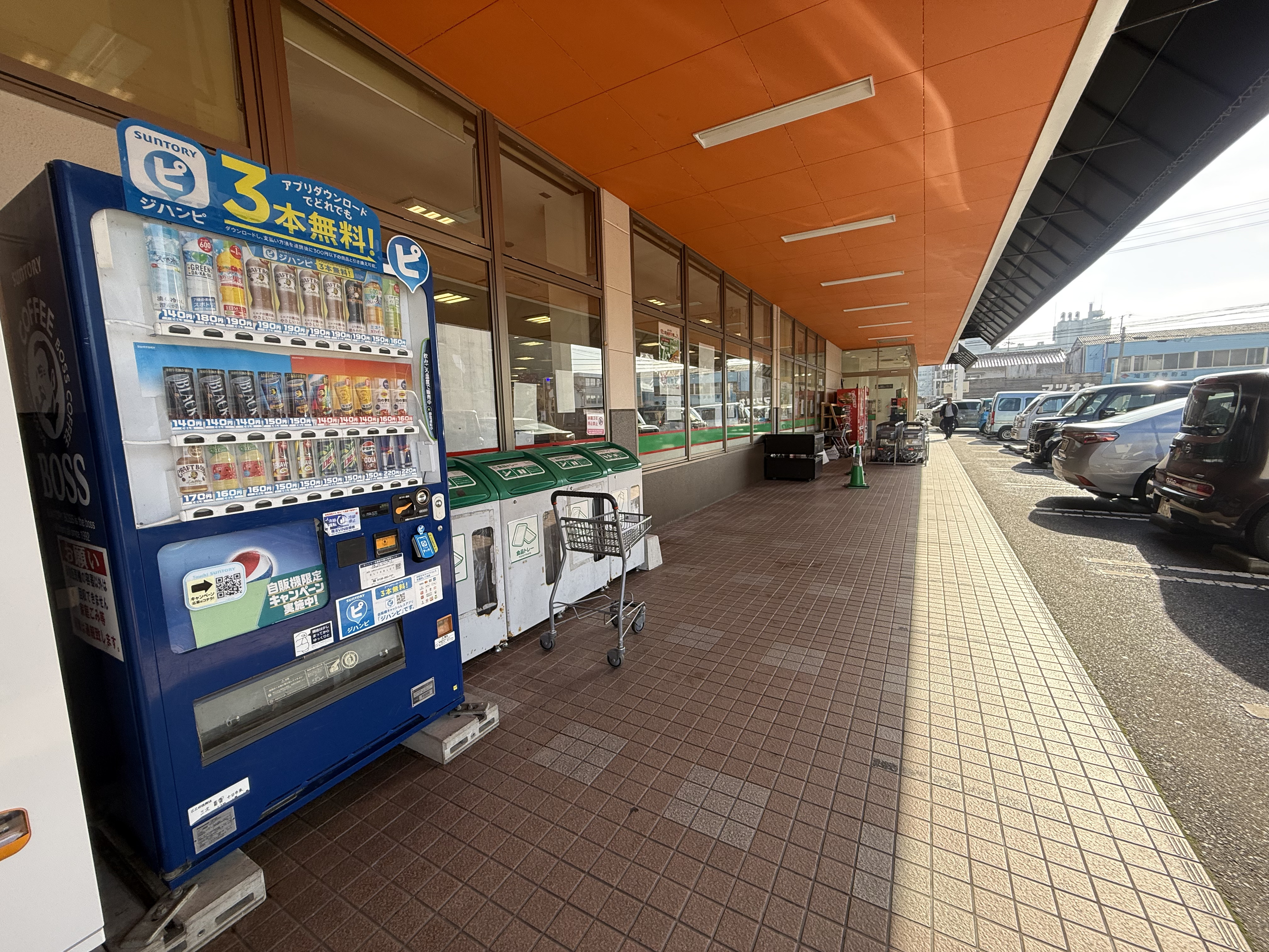 【Aコープみよし店】食物販や販促イベントに最適な屋外軒下スペース