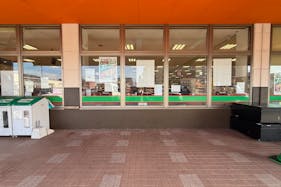 【Aコープみよし店】食物販や販促イベントに最適な屋外軒下スペース