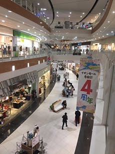 【イオンモール春日部】モール内広告 通路バナーの画像
