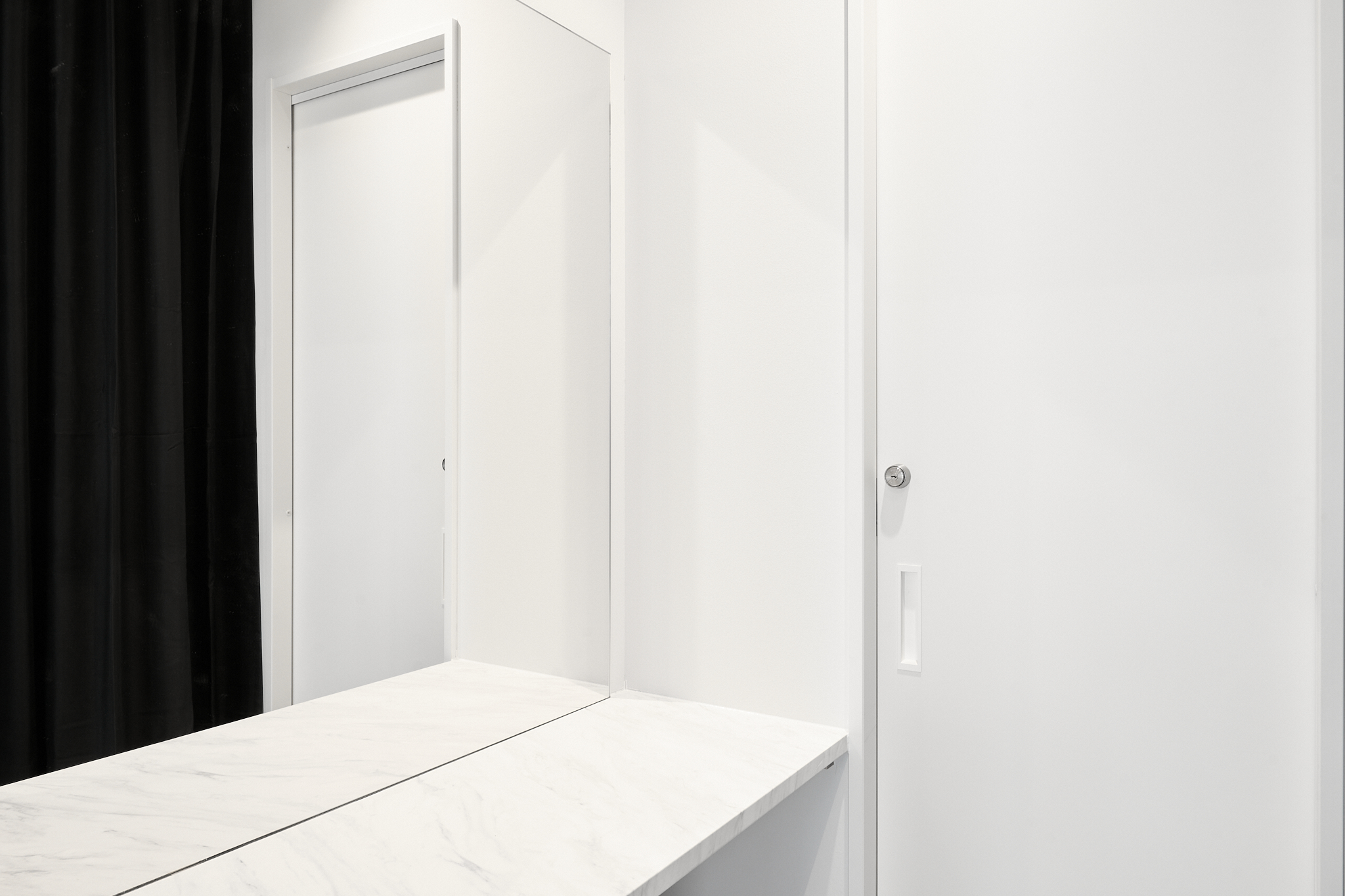 【明治神宮前駅4分】原宿・神宮前エリアの中心部！ポップアップイベントやワークショップに最適な白で統一されたシンプルさが美しいイベントスペース「PREMIER STUDIO ZERO」