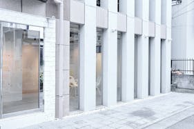 【明治神宮前駅4分】原宿・神宮前エリアの中心部!ポップアップイベントやワークショップに最適な白で統一されたシンプルさが美しいイベントスペース「PREMIER STUDIO ZERO」