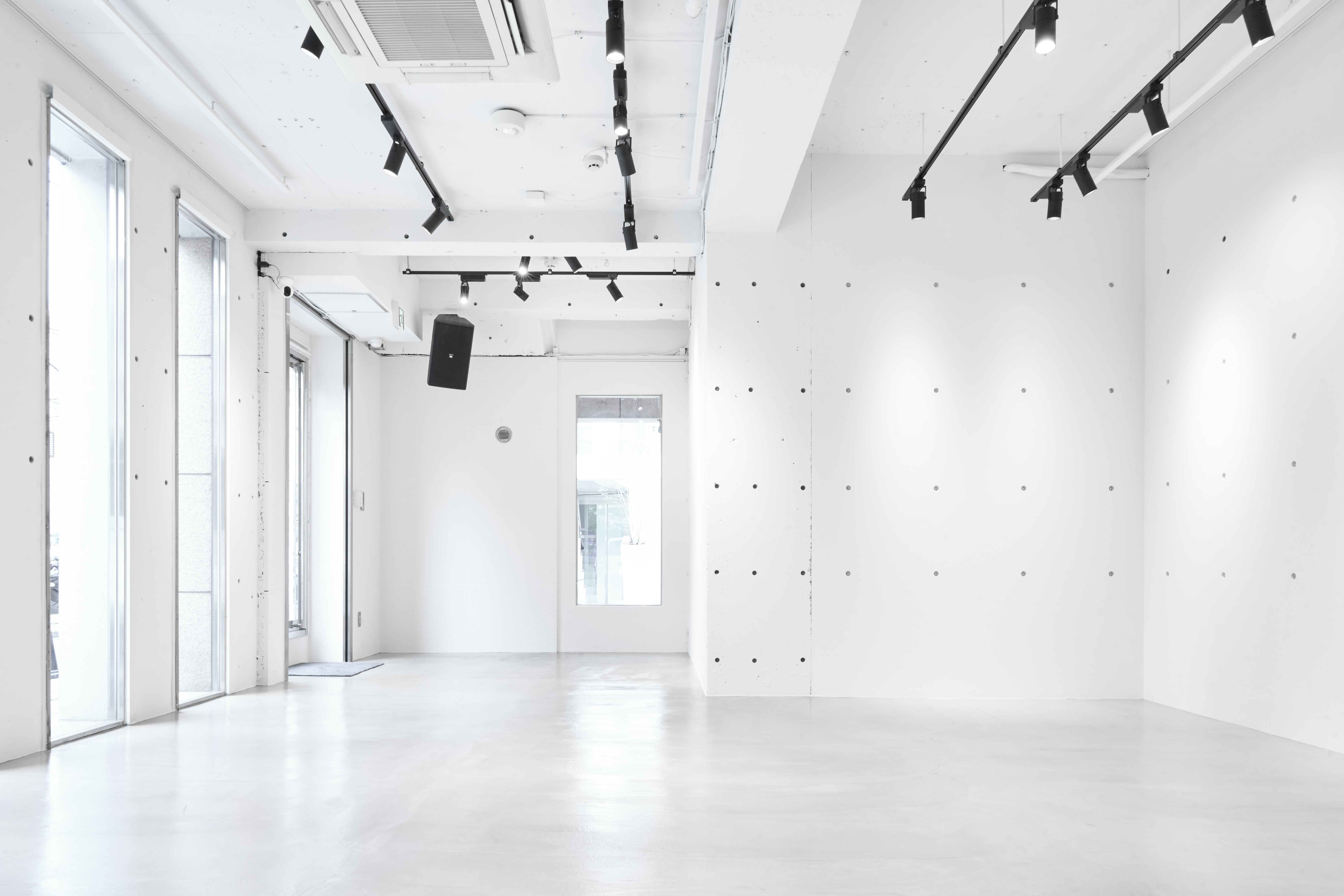 【明治神宮前駅4分】原宿・神宮前エリアの中心部！ポップアップイベントやワークショップに最適な白で統一されたシンプルさが美しいイベントスペース「PREMIER STUDIO ZERO」