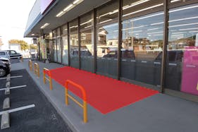 【ゆめマート 板持】屋外軒先 販促プロモーションや物販のポップアップストアにおすすめな催事イベントスペース